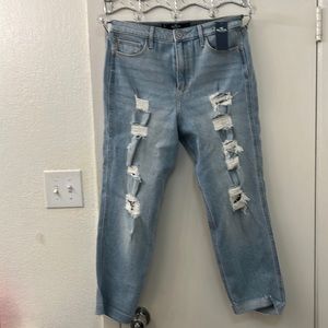 Brand new ultra high rise mom jeans from Hollister. Never worn.Tag still on